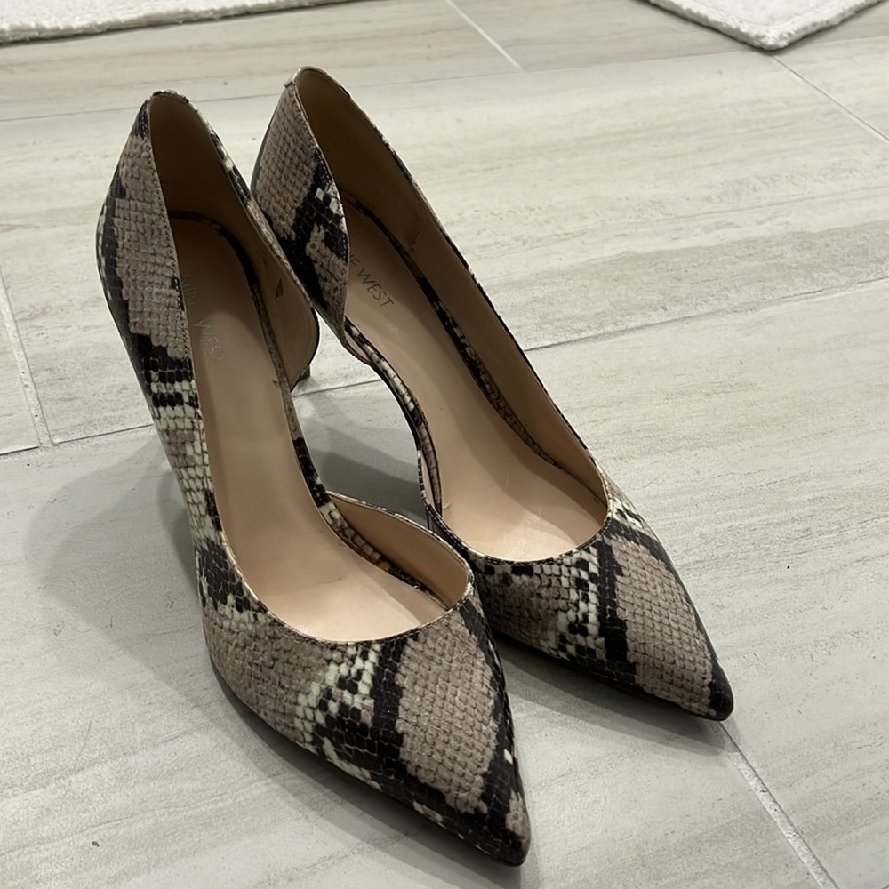 Nine West Women’s Scale Print Pointed Heels View 2